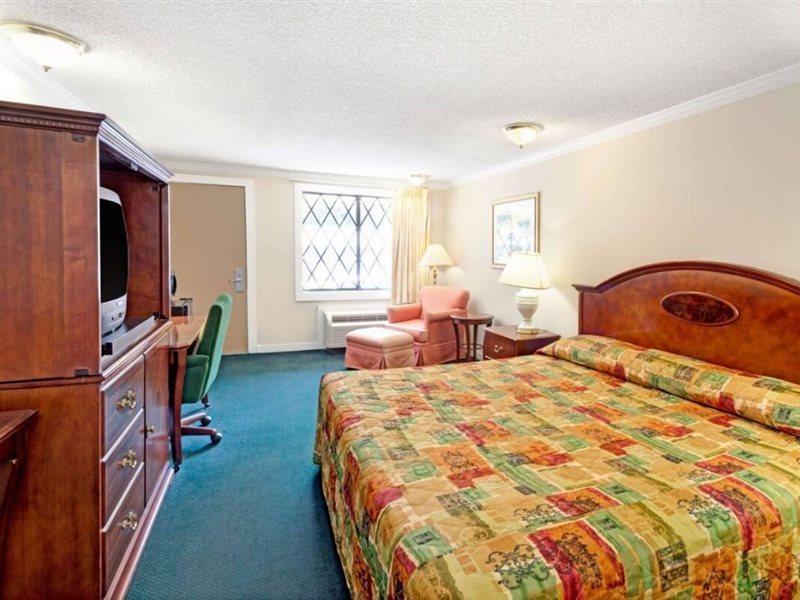Knights Inn Остелл Екстер'єр фото
